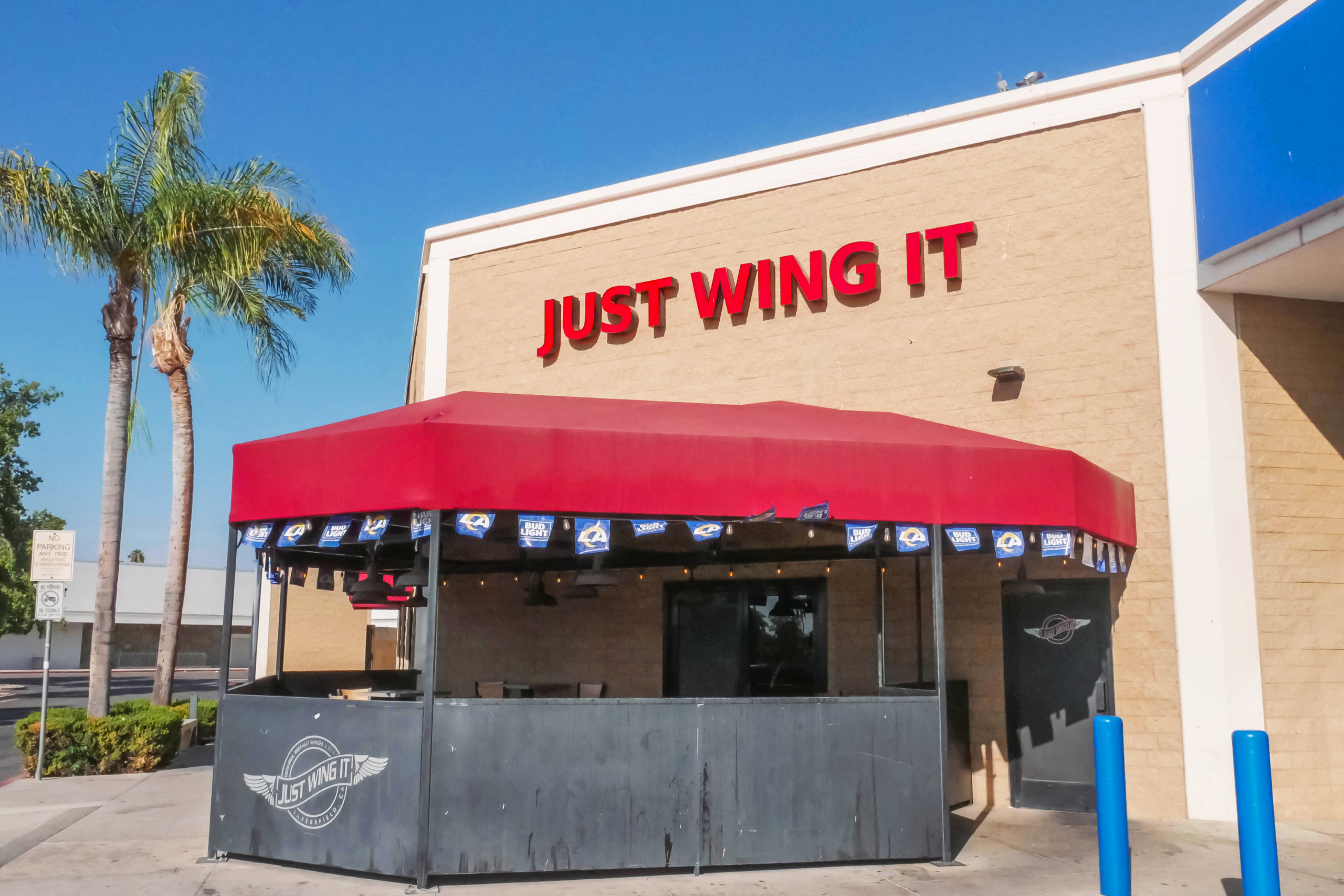 Just Wing It – Valley Plaza